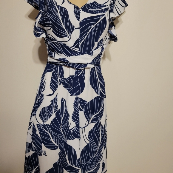 Liz Claiborne Midi Dress Size 6 Ruffle Sleeves Floral Classic Demure Cruise Vaca - Picture 2 of 5